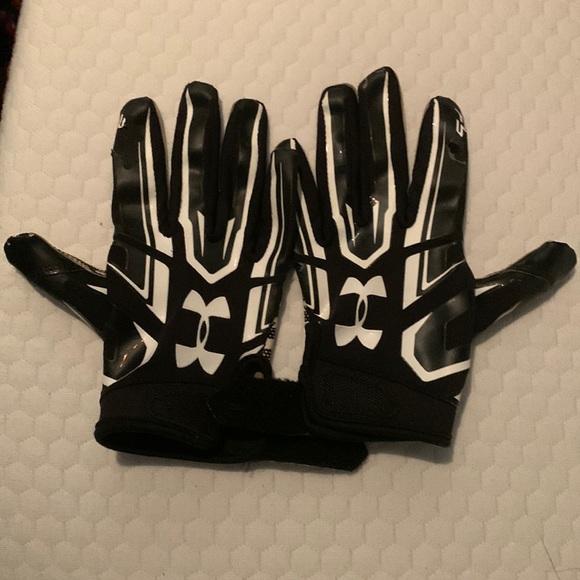 Football gloves - Picture 1 of 2